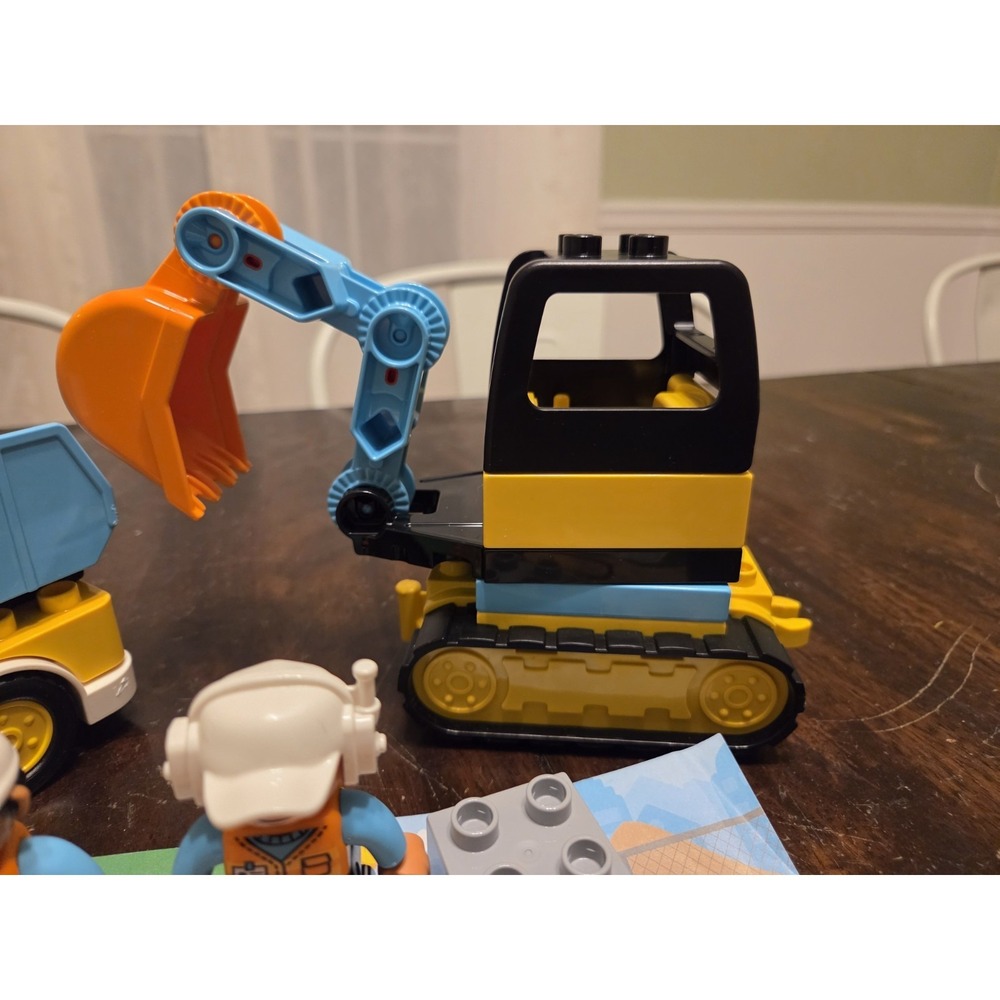 LEGO DUPLO: Truck & Tracked Excavator (10931) - Picture 3 of 5